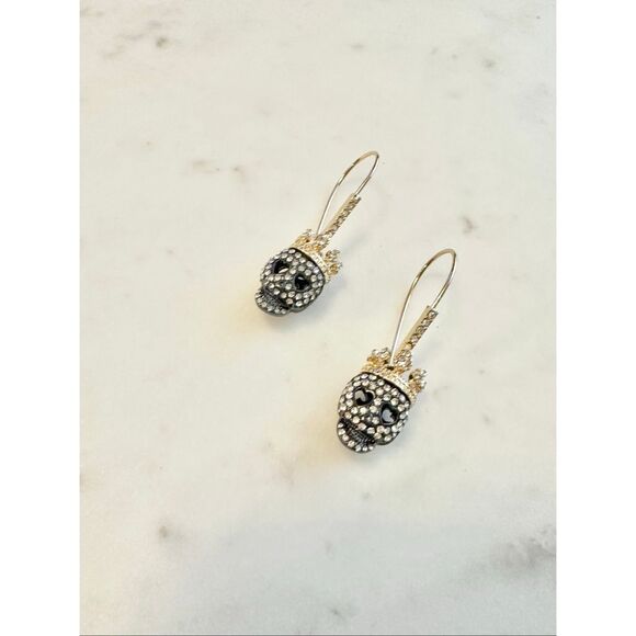 Gorgeous Halloween gold & gun metal color skull dangle earrings with crown - Picture 1 of 9